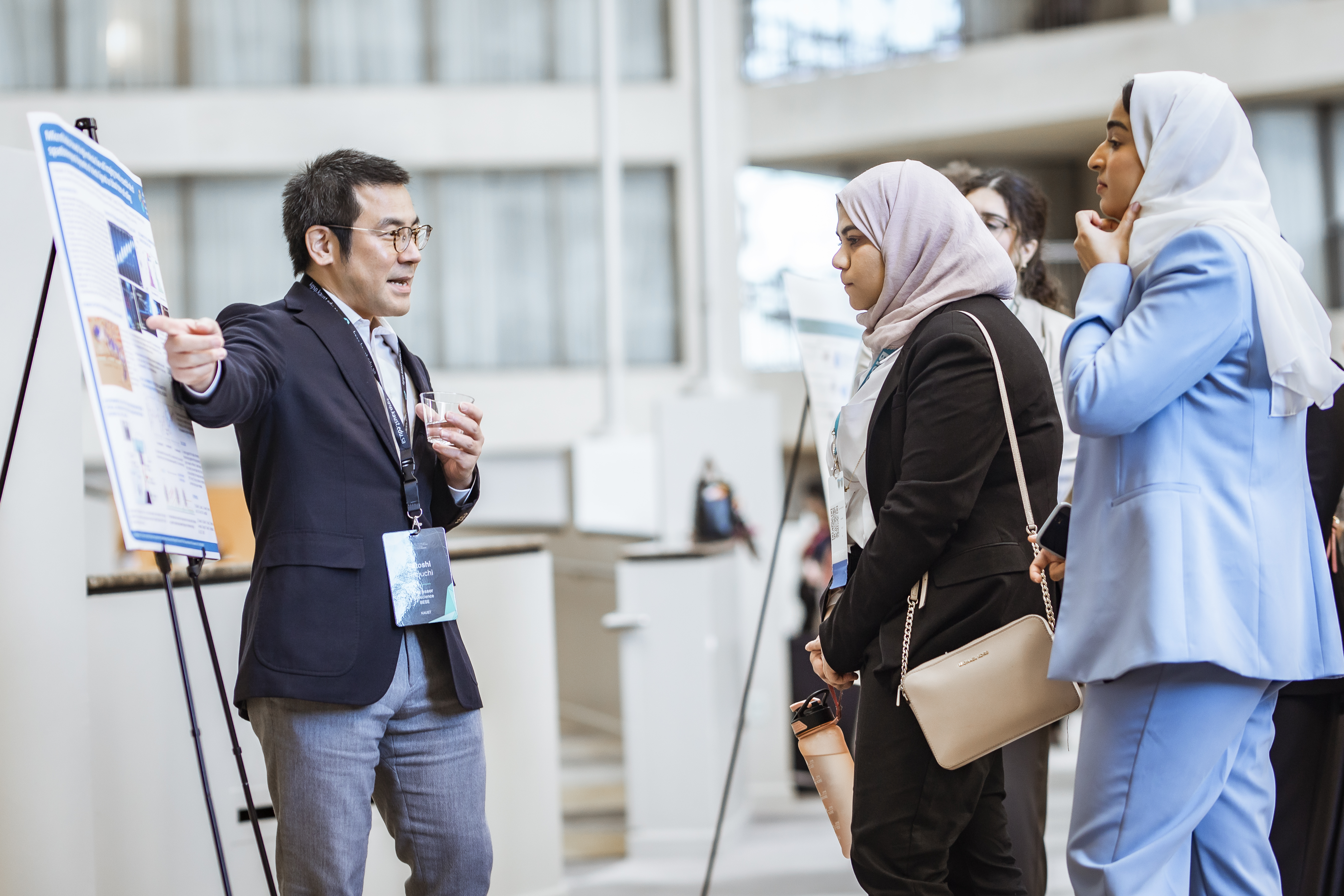 Image 4: Professor Satoshi Habuchi of KAUST’s Biological and Environmental Science and Engineering Division presenting to KGSP students at the KAUST Research Fair. 